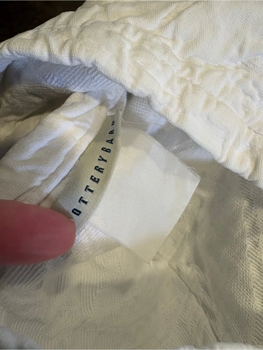 White Pottery Barn Queen Duvet, 2 Shams + Euro Sham. Beautiful!